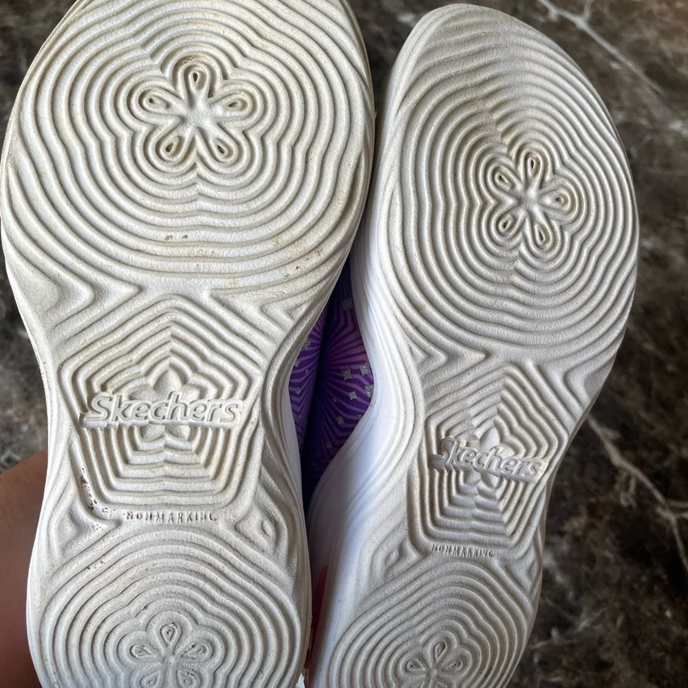 Uk 12 Euro 30 ( 19”inches ) Sketchers lightweight sneakers with glow lights. - Picture 4 of 5